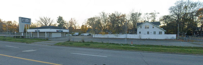 Dads Drive-In (Varsity Drive-In, D&D Drive-In, Stewarts) - 2809 N Dort Location Building Still Stands